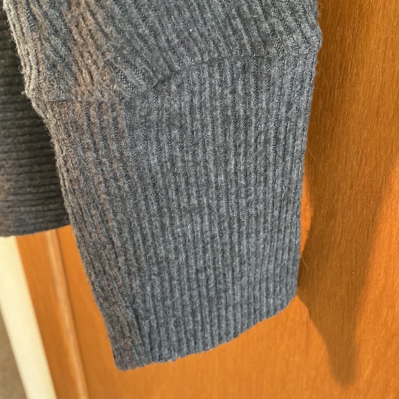 Wantable Ribbed Mock Neck Top - Picture 4 of 5